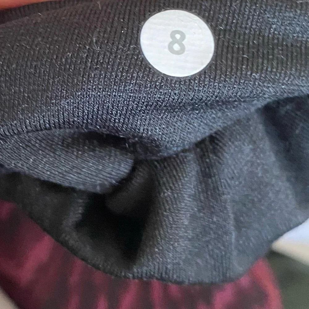 Lululemon maroon geometric print wonder under leggings crop red black US6 - Picture 12 of 13